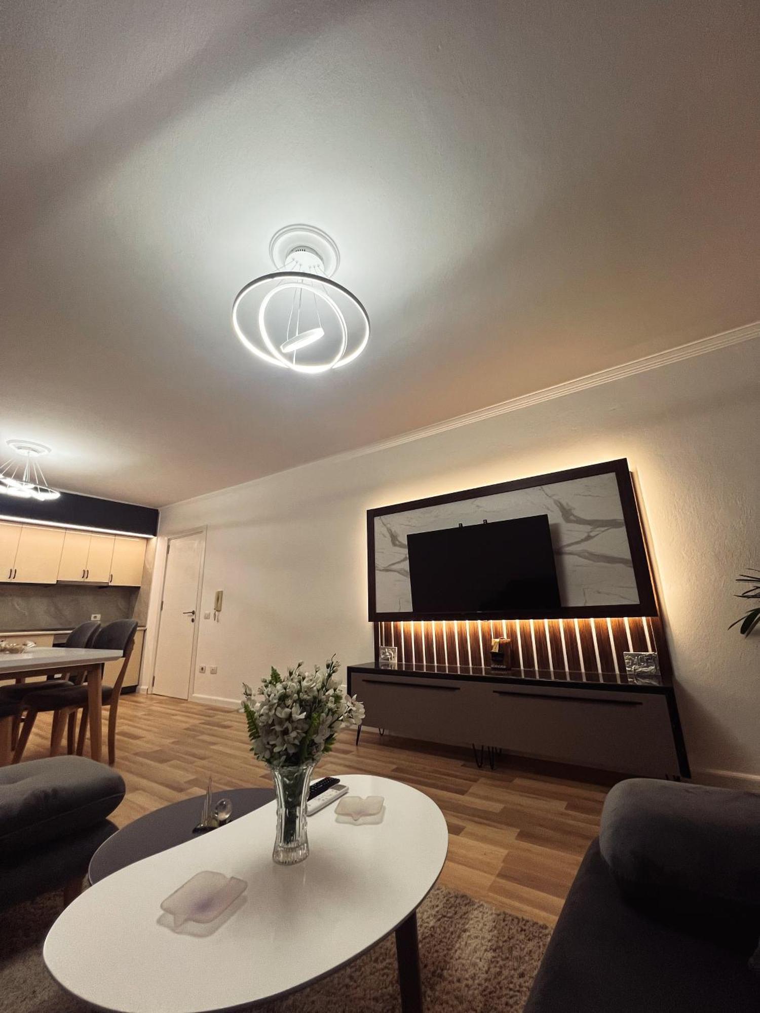 Art'S Apartment Тирана Екстер'єр фото