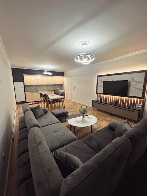Art'S Apartment Тирана Екстер'єр фото