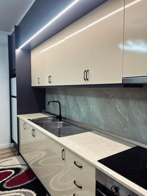 Art'S Apartment Тирана Екстер'єр фото