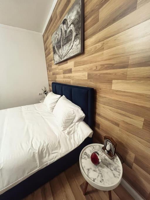 Art'S Apartment Тирана Екстер'єр фото