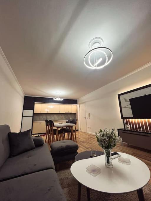 Art'S Apartment Тирана Екстер'єр фото