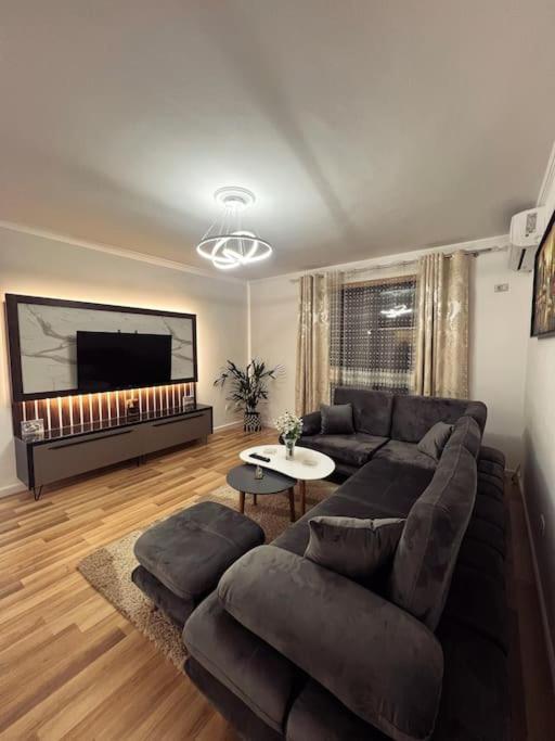 Art'S Apartment Тирана Екстер'єр фото