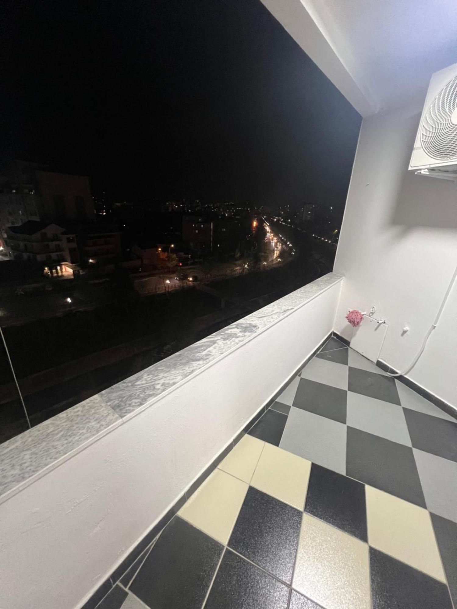 Art'S Apartment Тирана Екстер'єр фото