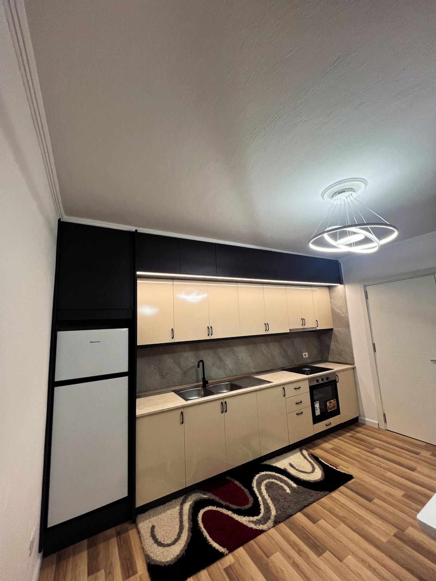 Art'S Apartment Тирана Екстер'єр фото